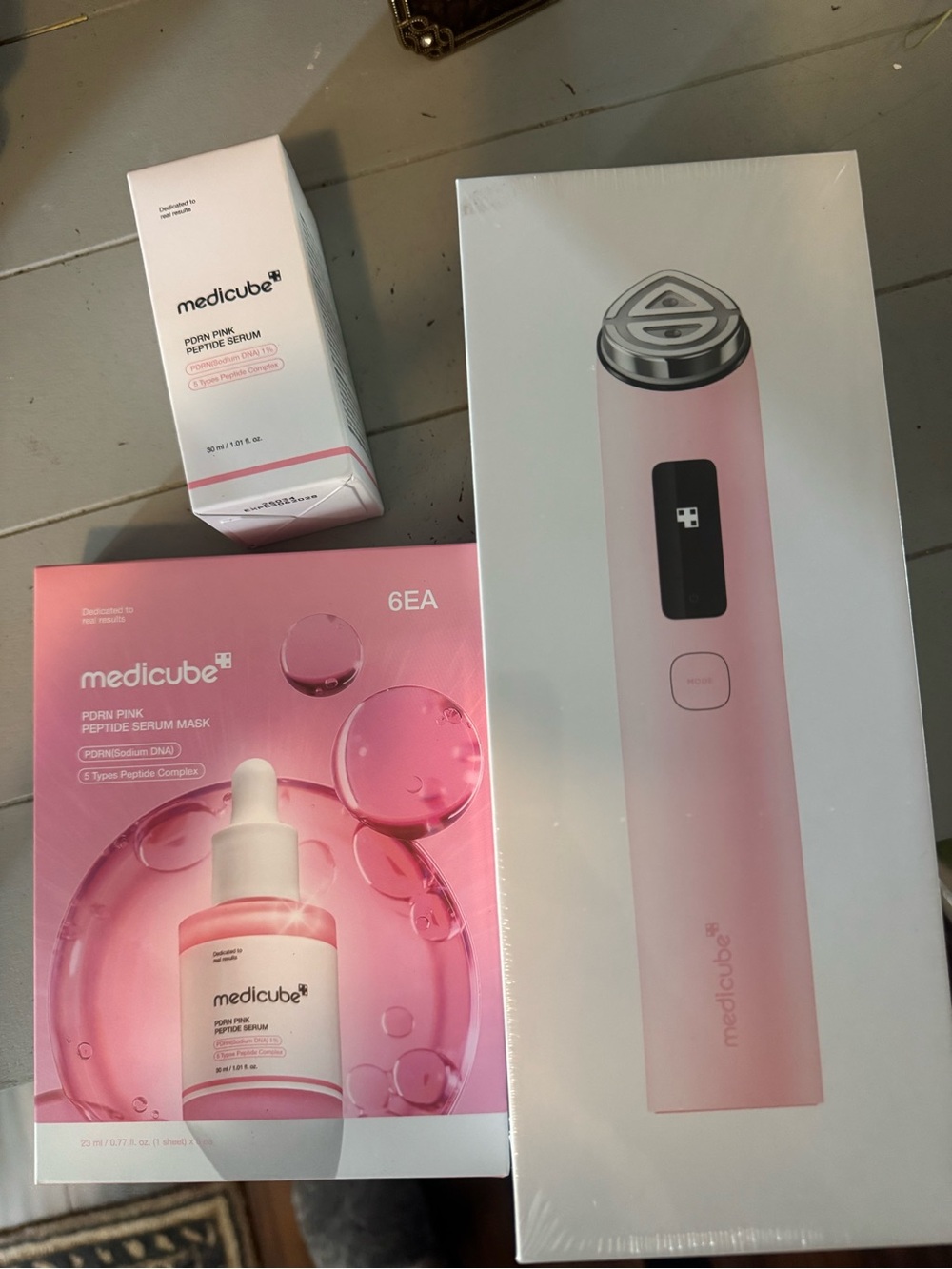 NIB Medicube Booster Pro X2 Pink W/ PDRN Serum & Mask